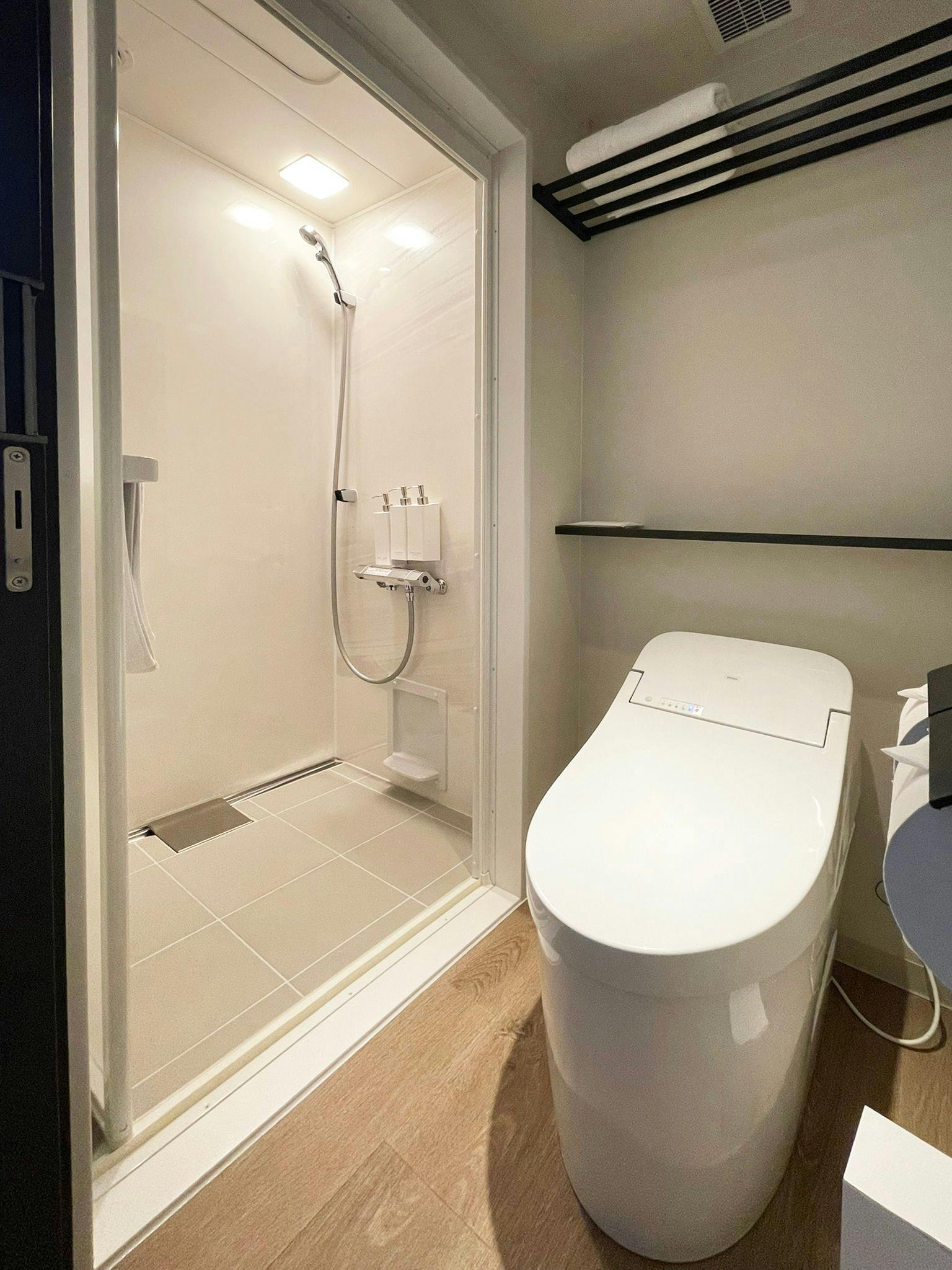 【シャワーブース・トイレ】