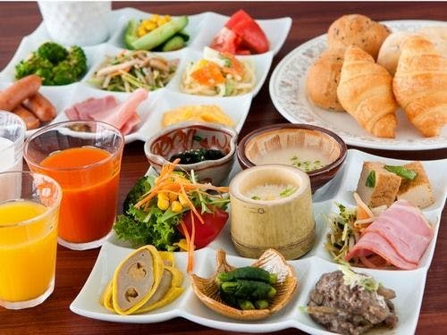 和洋の朝食バイキング