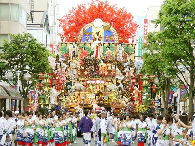 【八戸三社大祭】