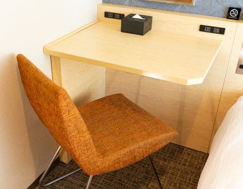 スタンダードセミダブルルームにあるデスク