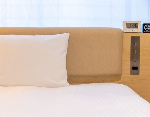 EXセミダブルルーム枕元コンセント