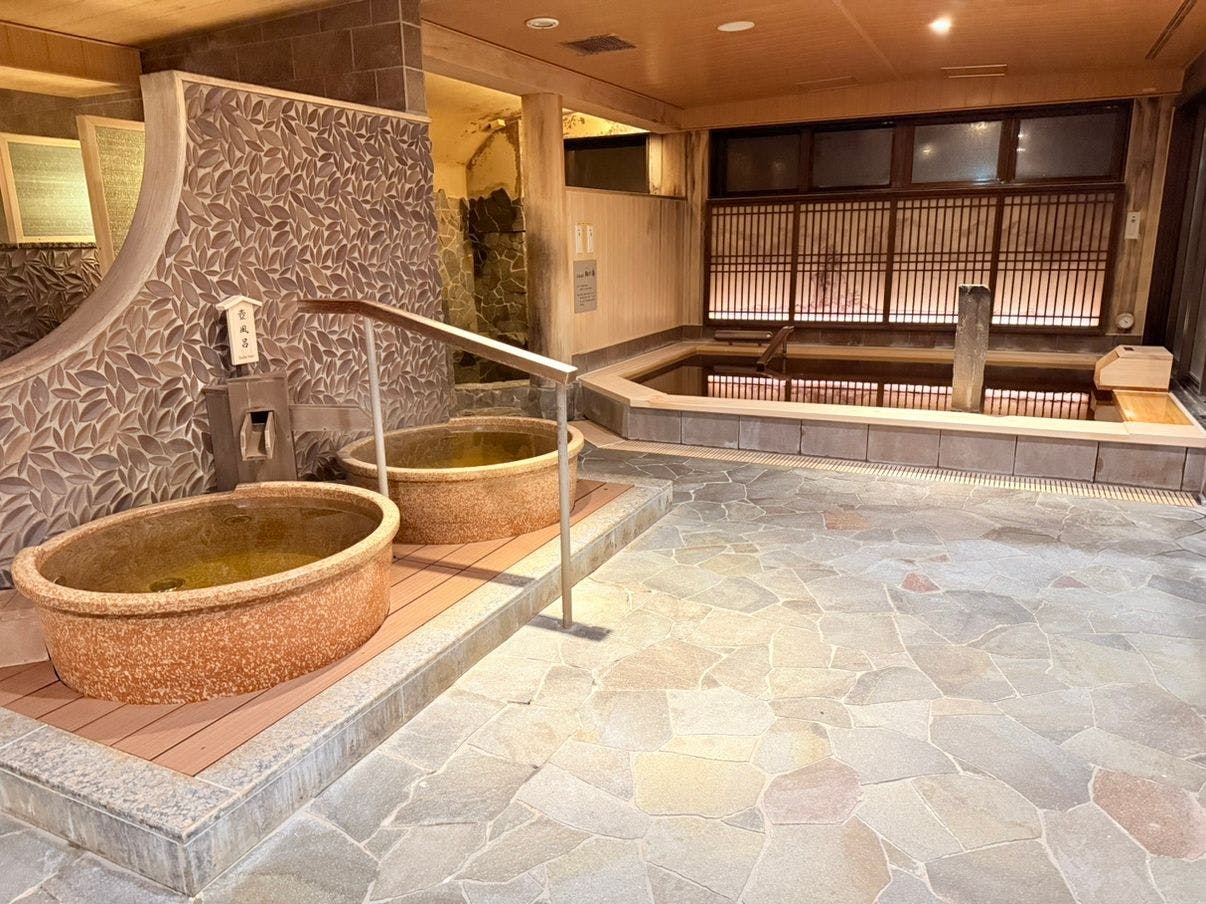 ห้องอาบน้ำรวมขนาดใหญ่สำหรับผู้ชาย