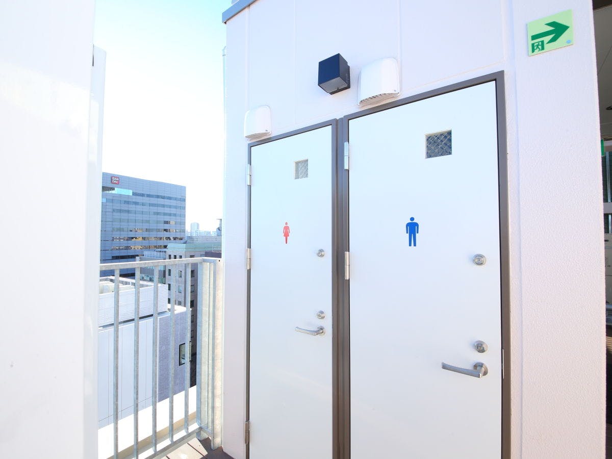 屋上男女トイレ