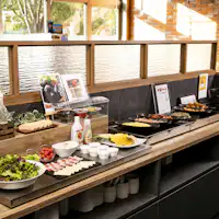 Sudut prasmanan yang beragam.