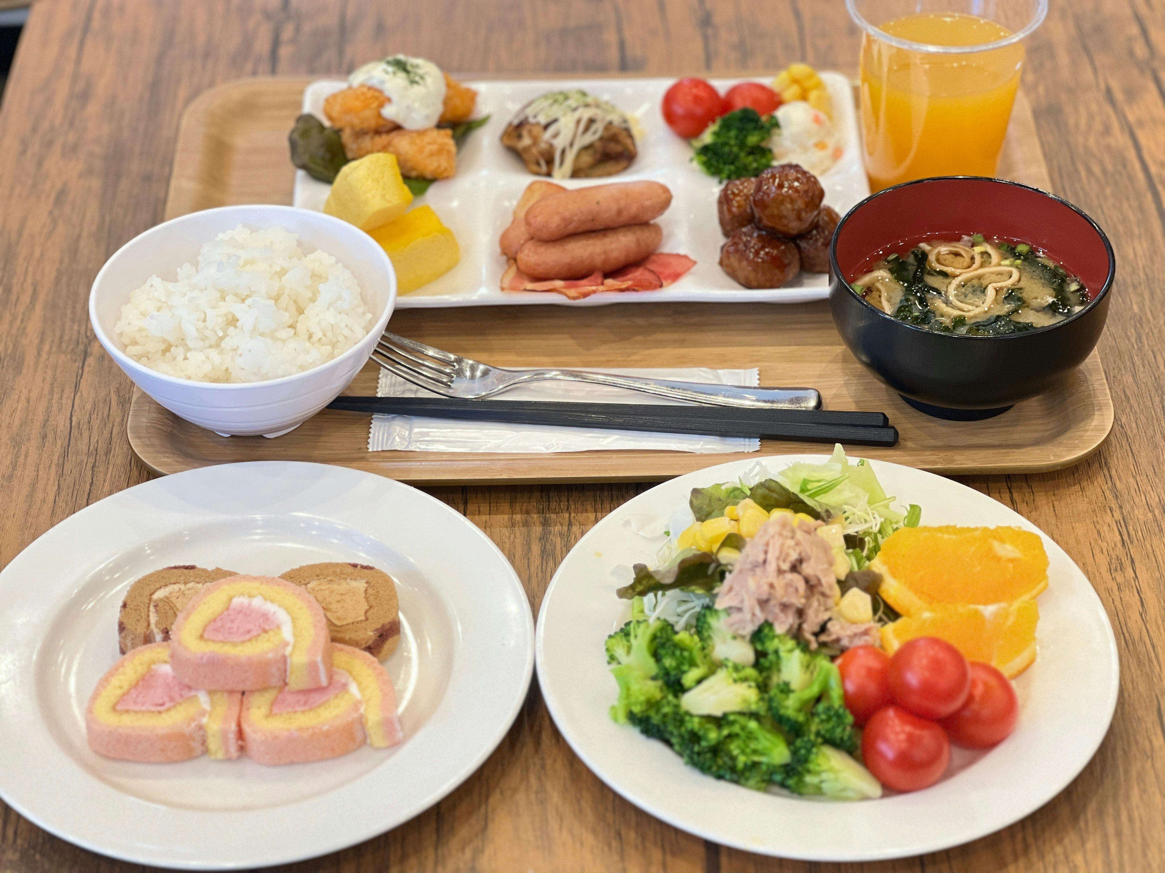 朝食盛り付け例
