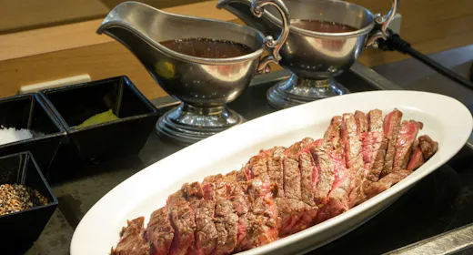 【夕食付き】大人気の40種類以上の和洋ビュッフェ!豪華牛ステーキ食べ放題!(飲み放題付き)