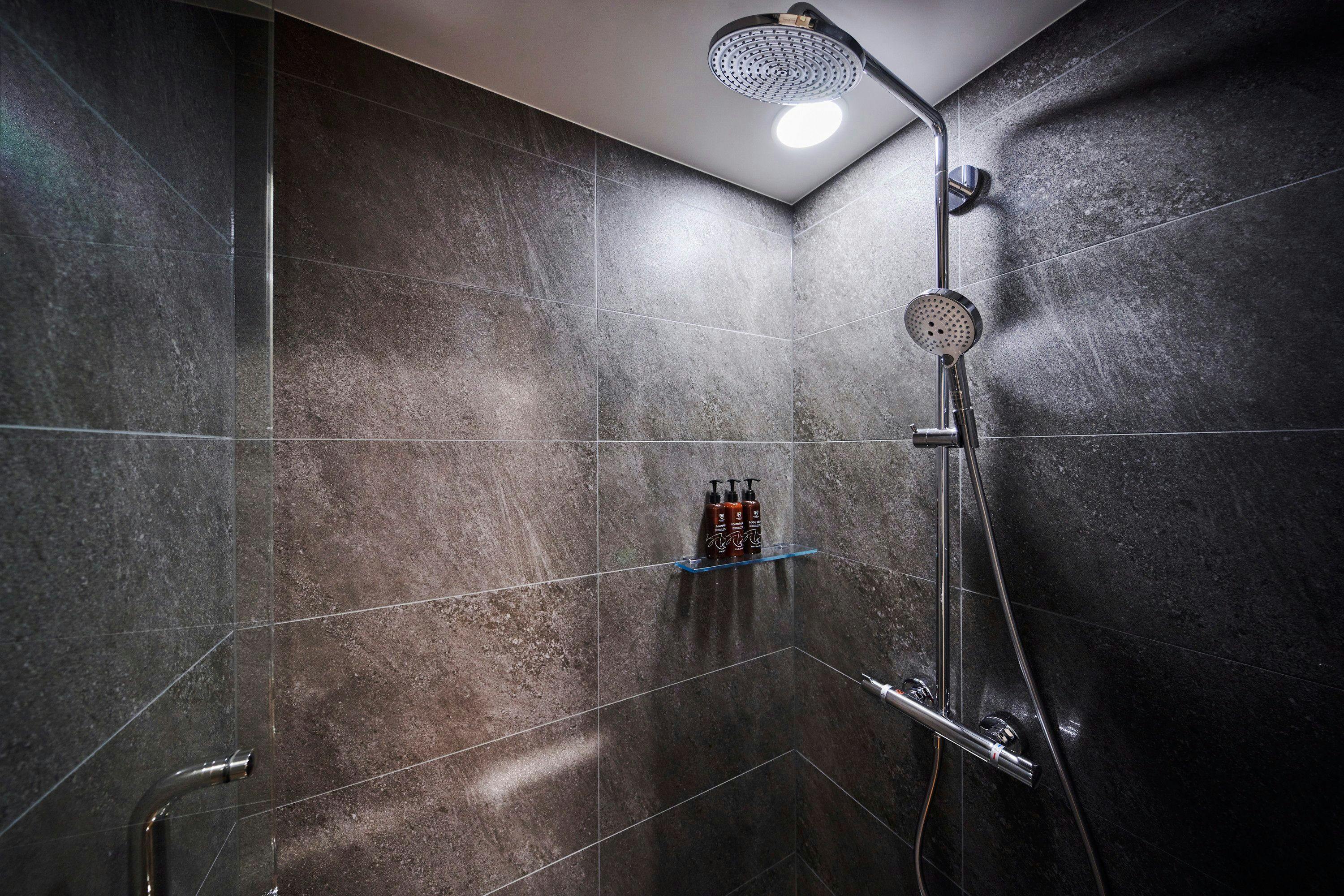 コンフォートダブル　シャワーブース