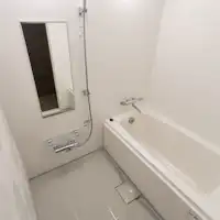 Kamar keluarga memiliki tipe kamar mandi terpisah.