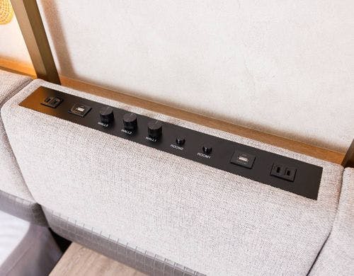 【枕元コンセント】