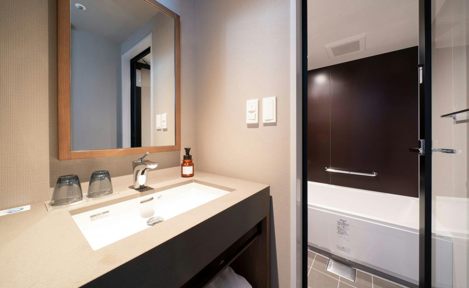 ◇ห้องไฮซีลลิ่งดีลักซ์ทวินพร้อมอ่างอาบน้ำ