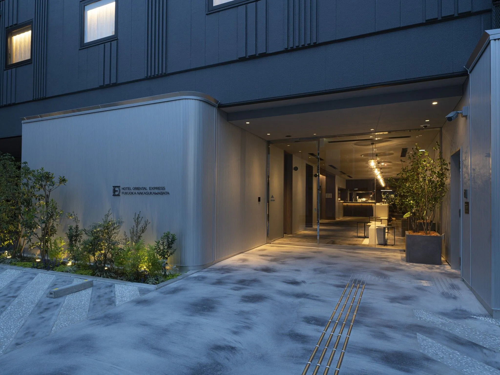 ภายนอก (กลางคืน): เดินเพียง 4 นาทีจากสถานี Nakasu-Kawabata!