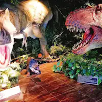 Saat melangkah ke lobi...