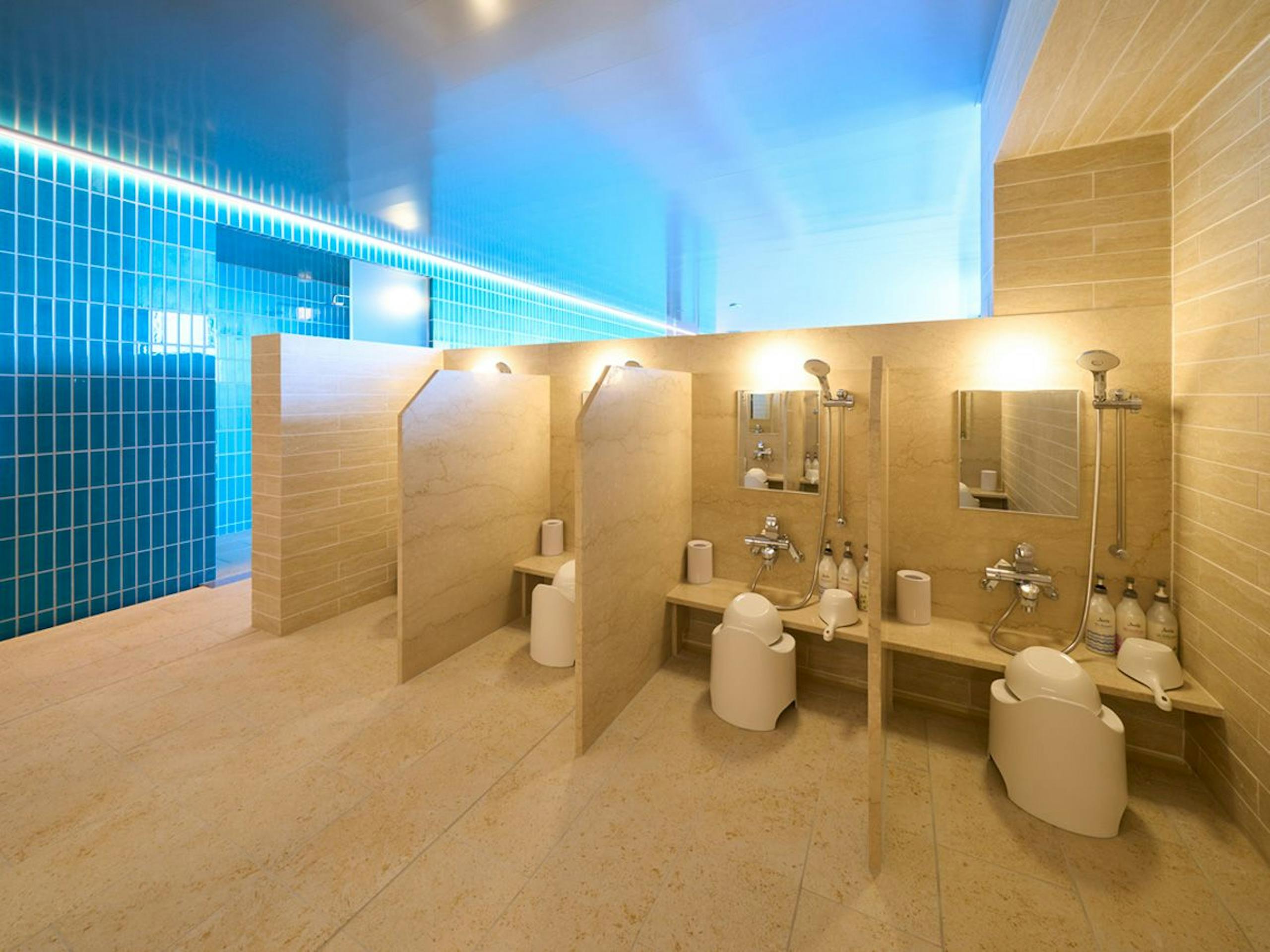 【ホテルリソルトリニティ那覇 Hotel Resol Trinity Naha】最上階大浴場「ちゅらの湯」の洗い場