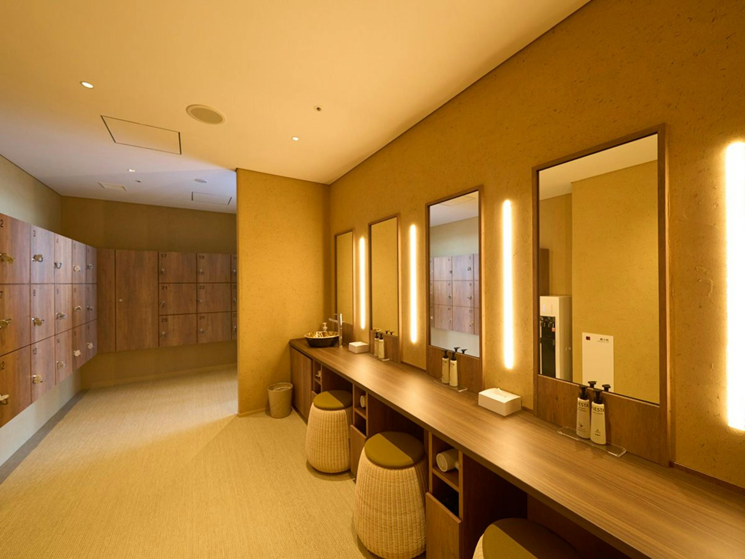 【ホテルリソルトリニティ那覇 Hotel Resol Trinity Naha】大浴場のパウダールーム