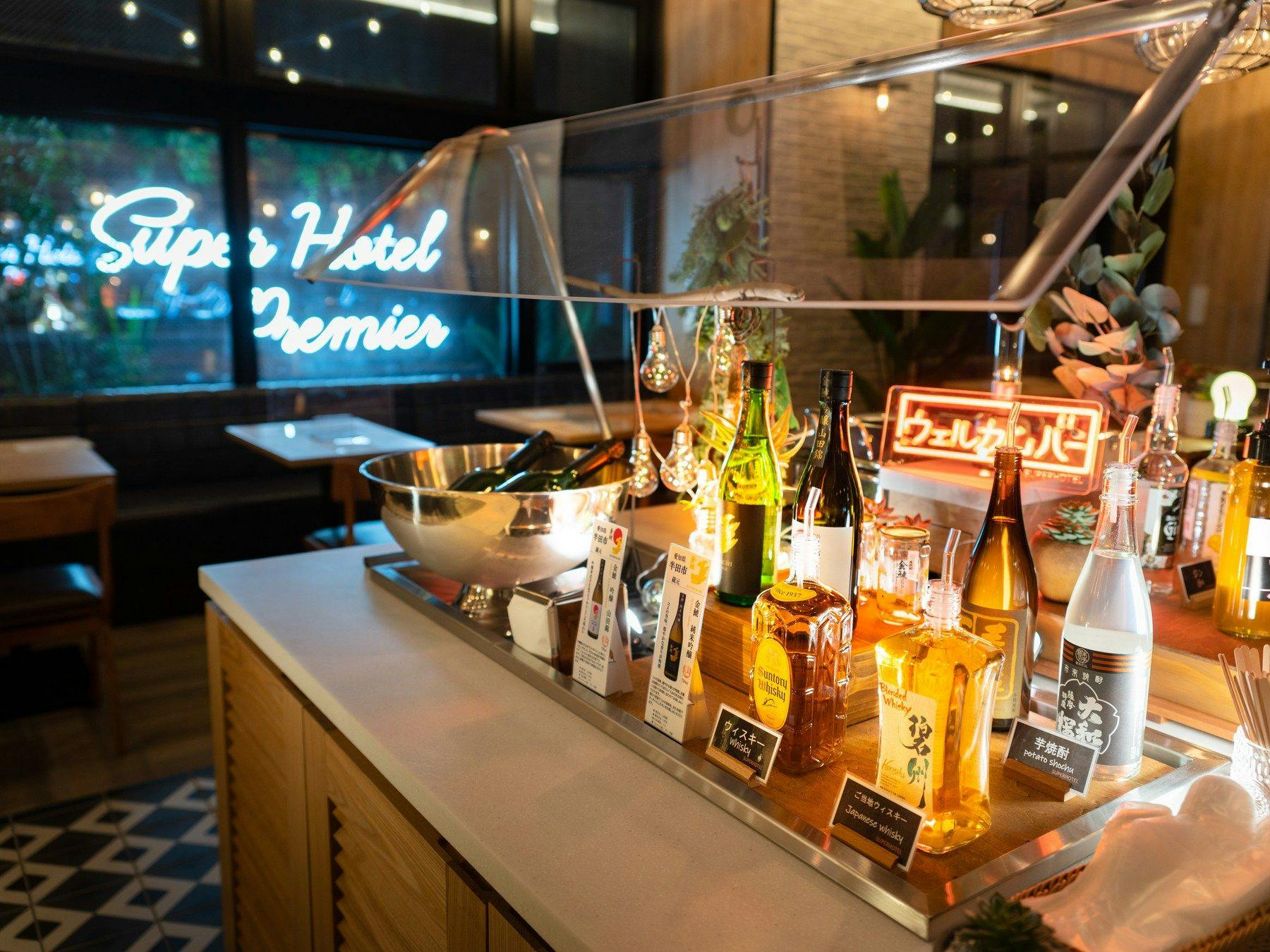 ワインや焼酎、コーヒー等をラウンジで