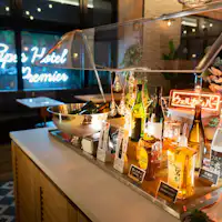 Anggur, shochu, kopi, dan lain-lain di lounge.