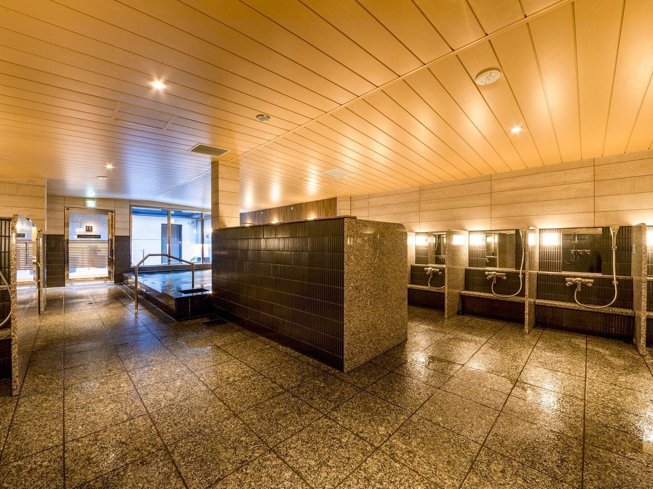 アパホテル&リゾート〈六本木駅東〉