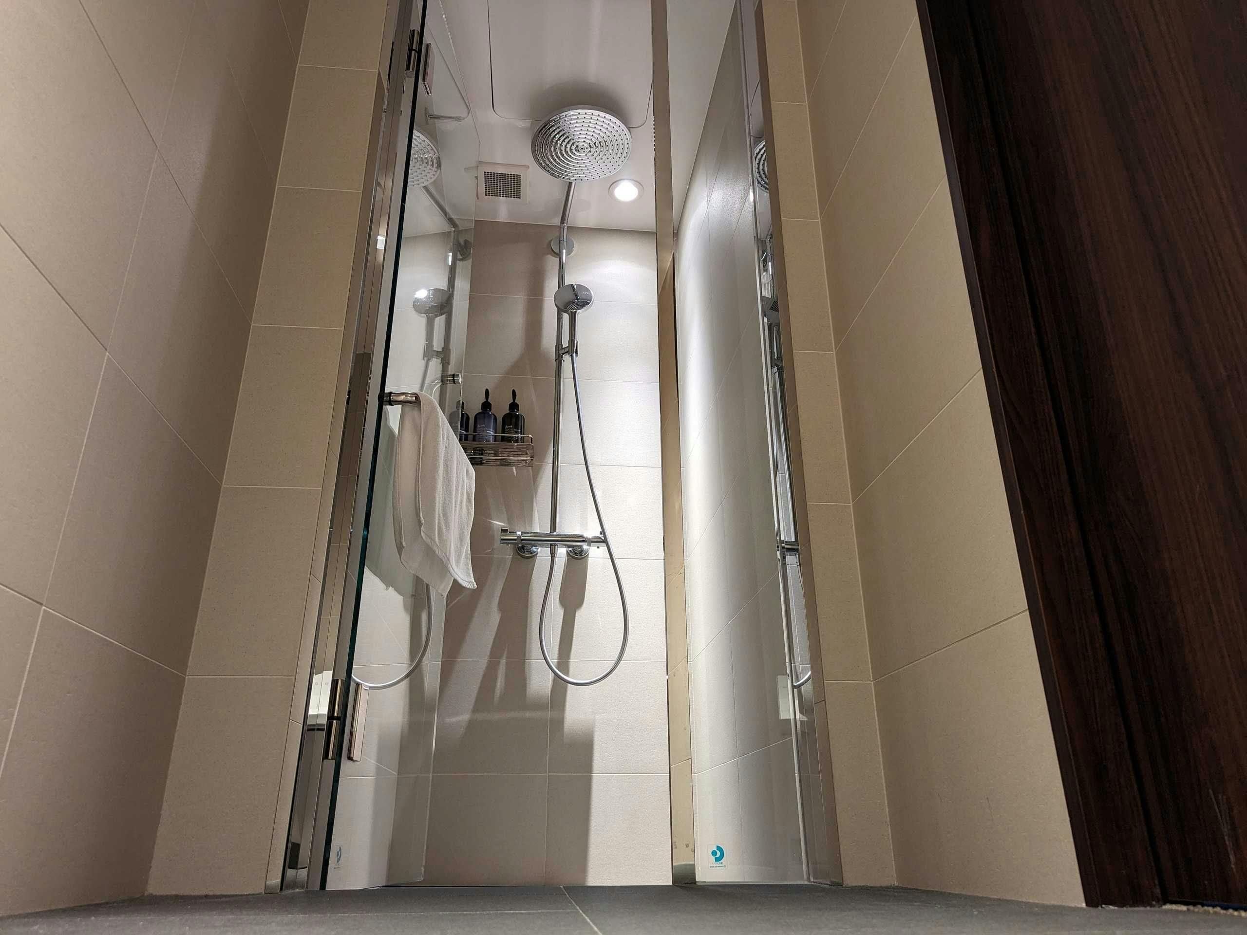 ห้องอาบน้ำฝักบัว