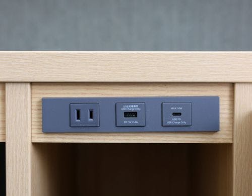 客室　設備　デスクコンセント