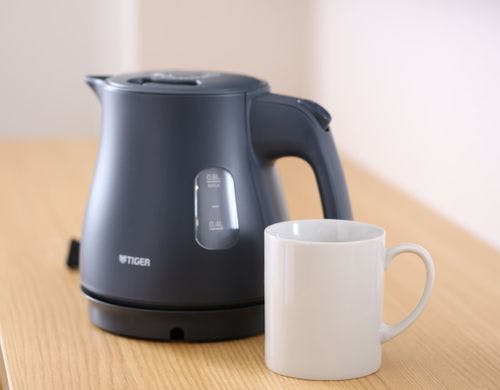客室　備品　電気ケトル・マグカップ