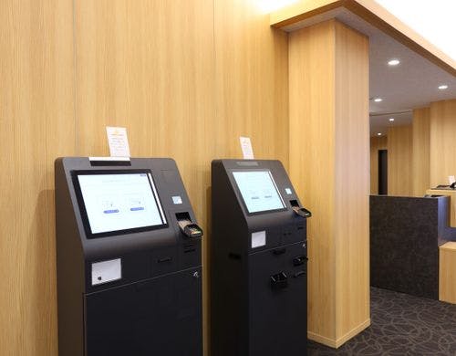 館内設備　自動チェックイン機