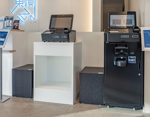 自動チェックイン機