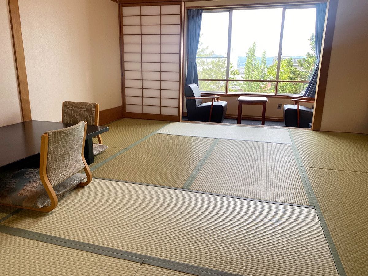 일본식 방 10 다다미 (무코신카쿠)