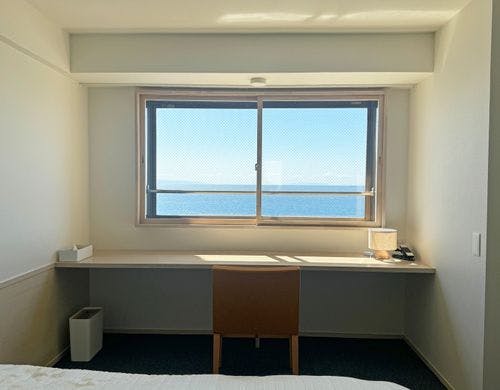 【新装洋室ダブル】広々のキングベッド