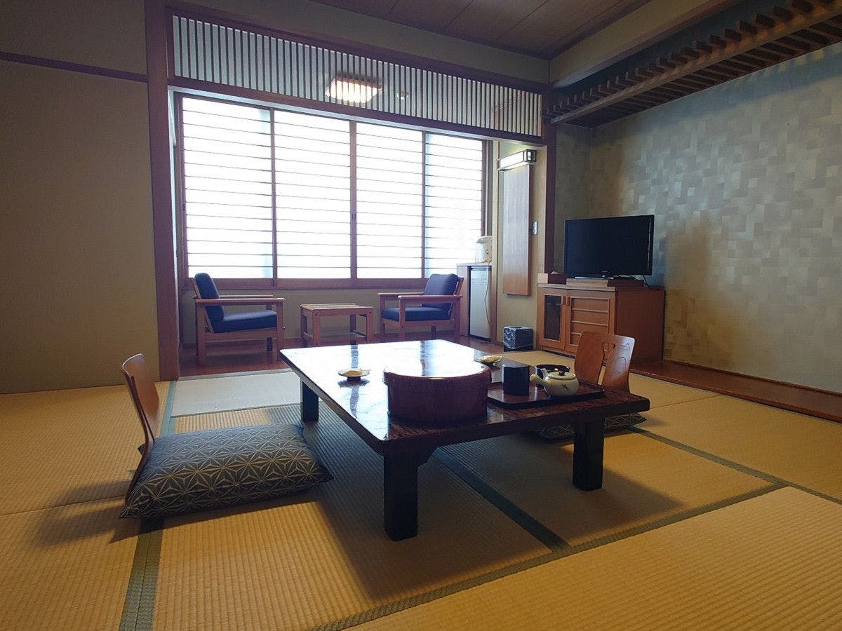 일본식 방: 8 다다미 * 전망 지정 불가 * 금연