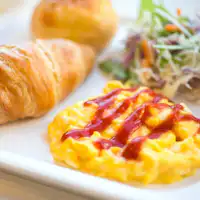 บุฟเฟ่ต์อาหารเช้าที่ร้านอาหารมัลเบอร์รี่ชั้น 1