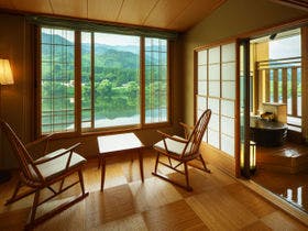 咲花温泉 翠玉の湯 佐取館