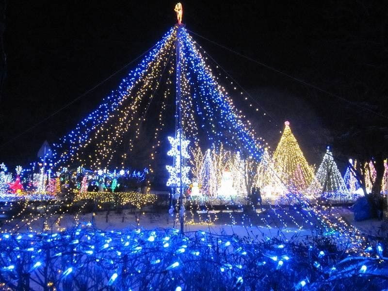 Suasana Festival Iluminasi Danau Haruna