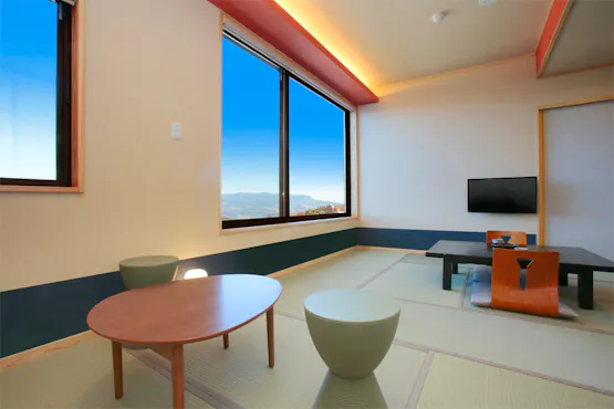 Kamar gaya Jepang 12 tatami. Dilengkapi toilet, tanpa bak mandi. Kamar sudut.