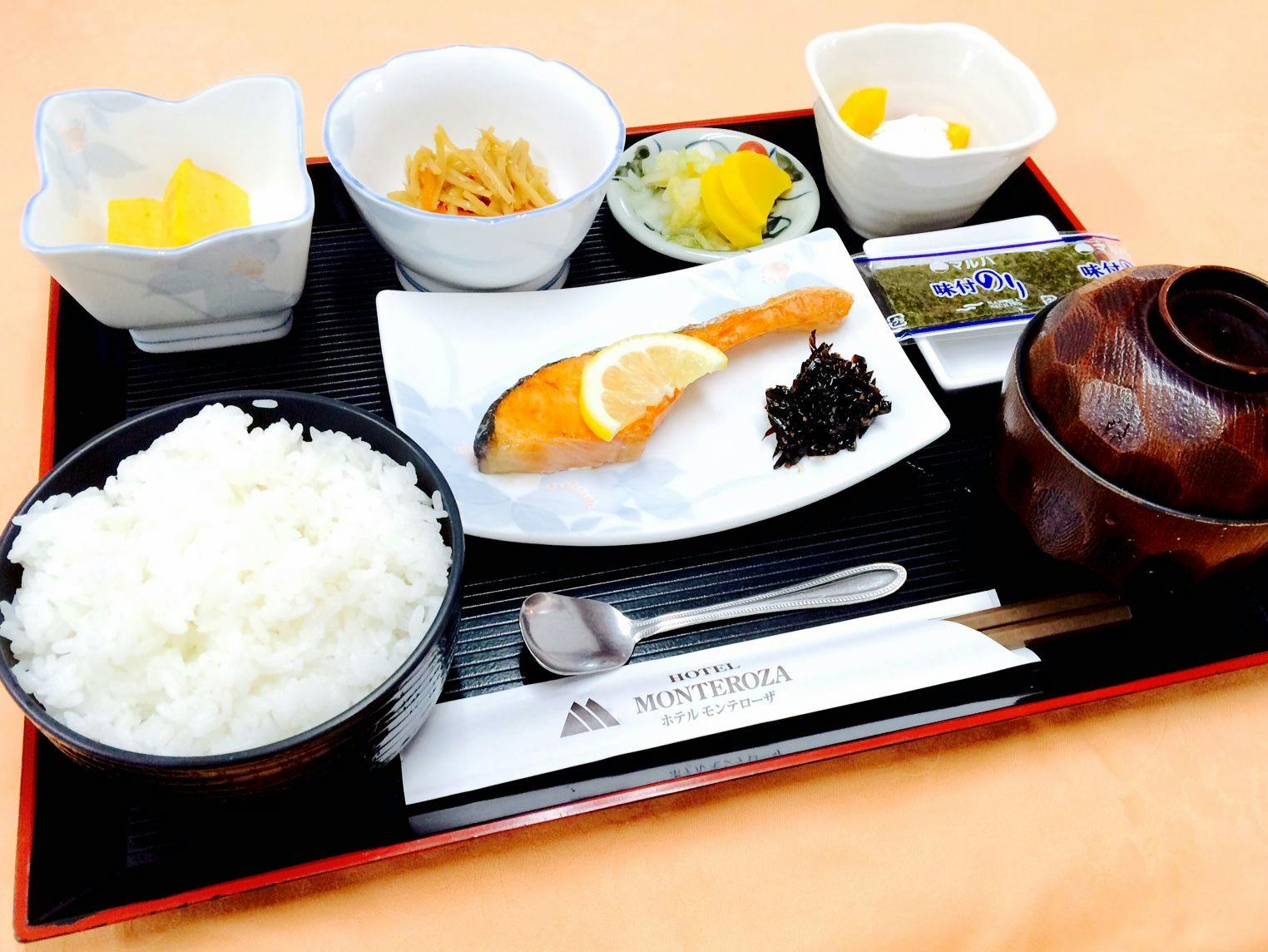 อาหารเช้าสไตล์ญี่ปุ่น