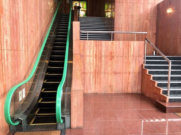 บันไดเลื่อนและบันได