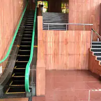 บันไดเลื่อนและบันได