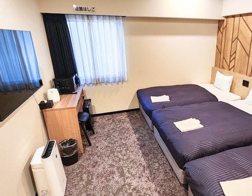 シングルサイズのベット3台です。