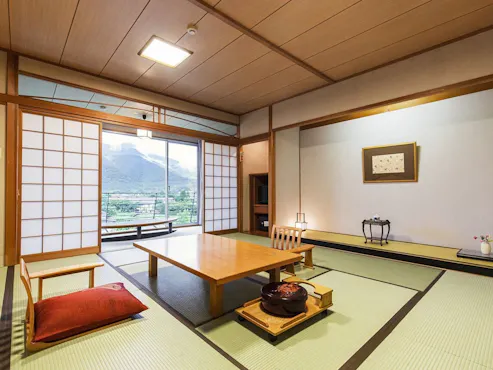 ห้องสไตล์ญี่ปุ่น (12.5 เสื่อทาทามิ + 2 เสื่อทาทามิทางเข้า)