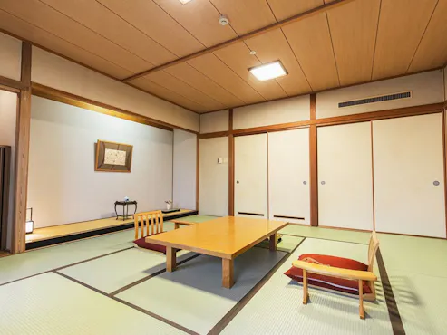 ห้องสไตล์ญี่ปุ่น (12.5 เสื่อทาทามิ + 2 เสื่อทาทามิทางเข้า)