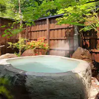 บ่อน้ำพุร้อนกลางแจ้งที่แกะสลักจากหินซาโอะ