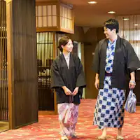 ผ่อนคลายในสถานที่ด้วยชุดยูกาตะ