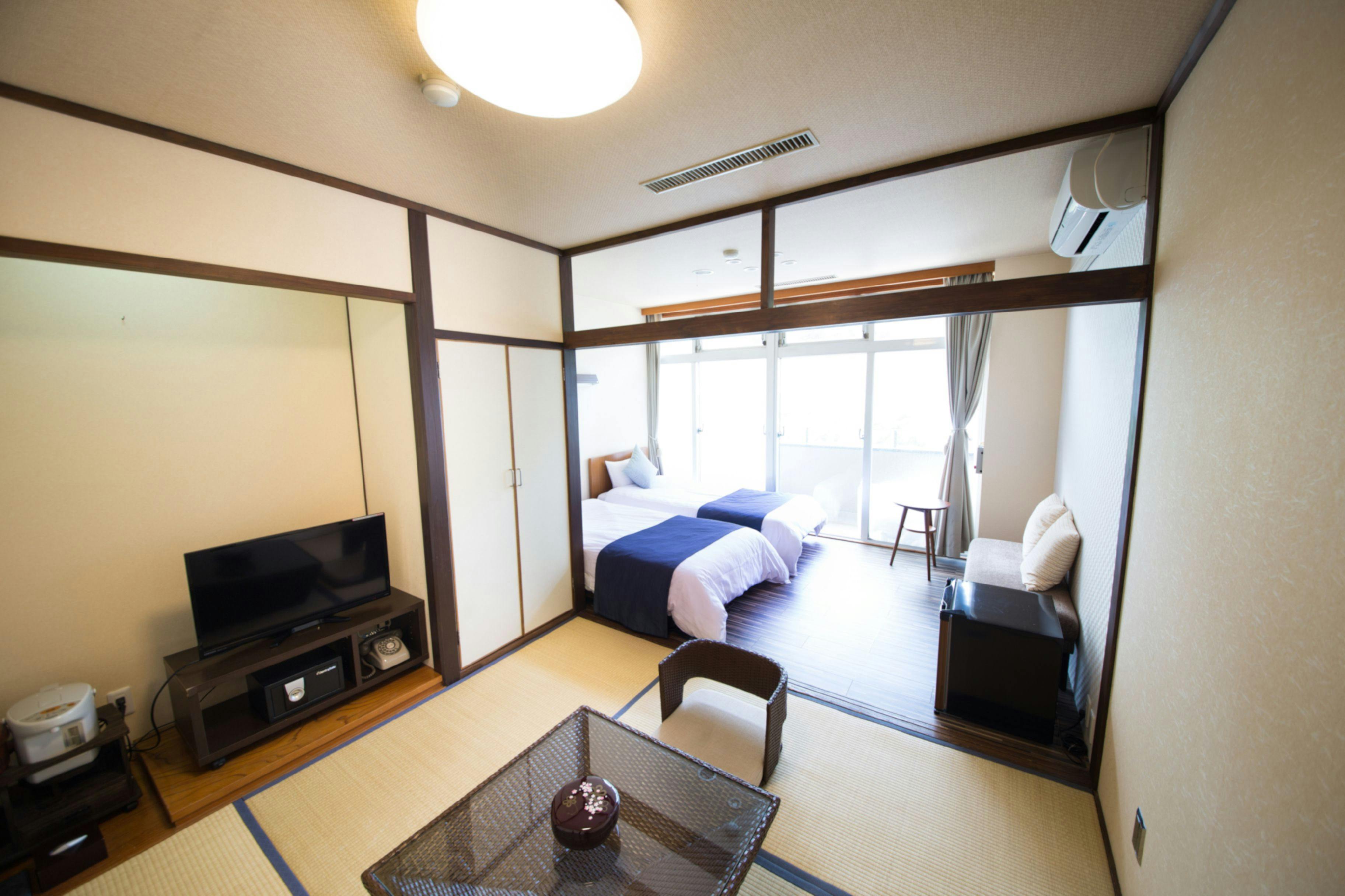 ห้องพักสไตล์ญี่ปุ่นและตะวันตกฝั่งภูเขา