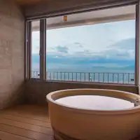 จากห้องอาบน้ำพร้อมวิว คุณสามารถชมวิวทะเลได้