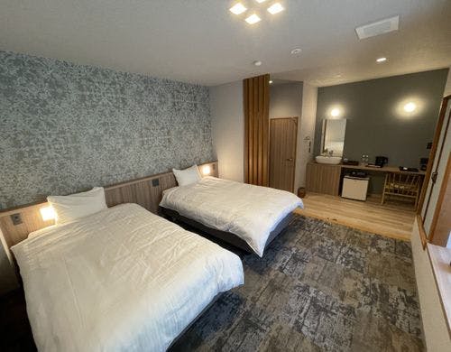 山側リニューアルツインルームの一例。