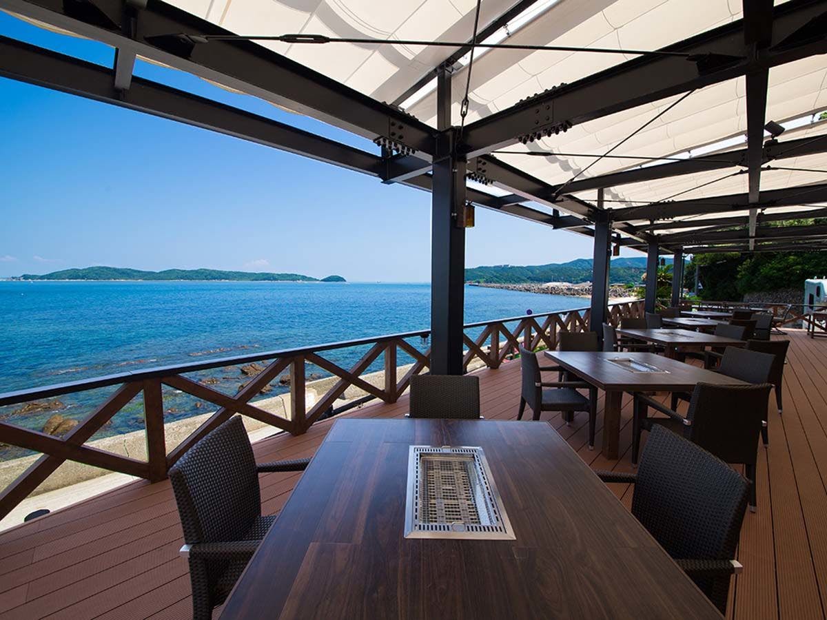 คุณสามารถเพลิดเพลินกับบาร์บีคิวบนระเบียงที่เปิดโล่งได้