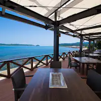 คุณสามารถเพลิดเพลินกับบาร์บีคิวบนระเบียงที่เปิดโล่งได้