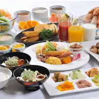 Sarapan prasmanan Jepang dan Barat dengan 50 jenis yang sangat populer.