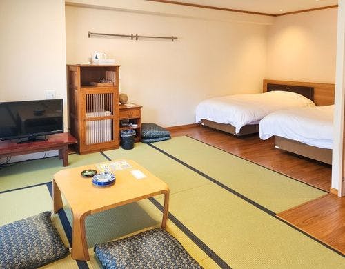 和洋室　ツインベッド＋和室7．5畳