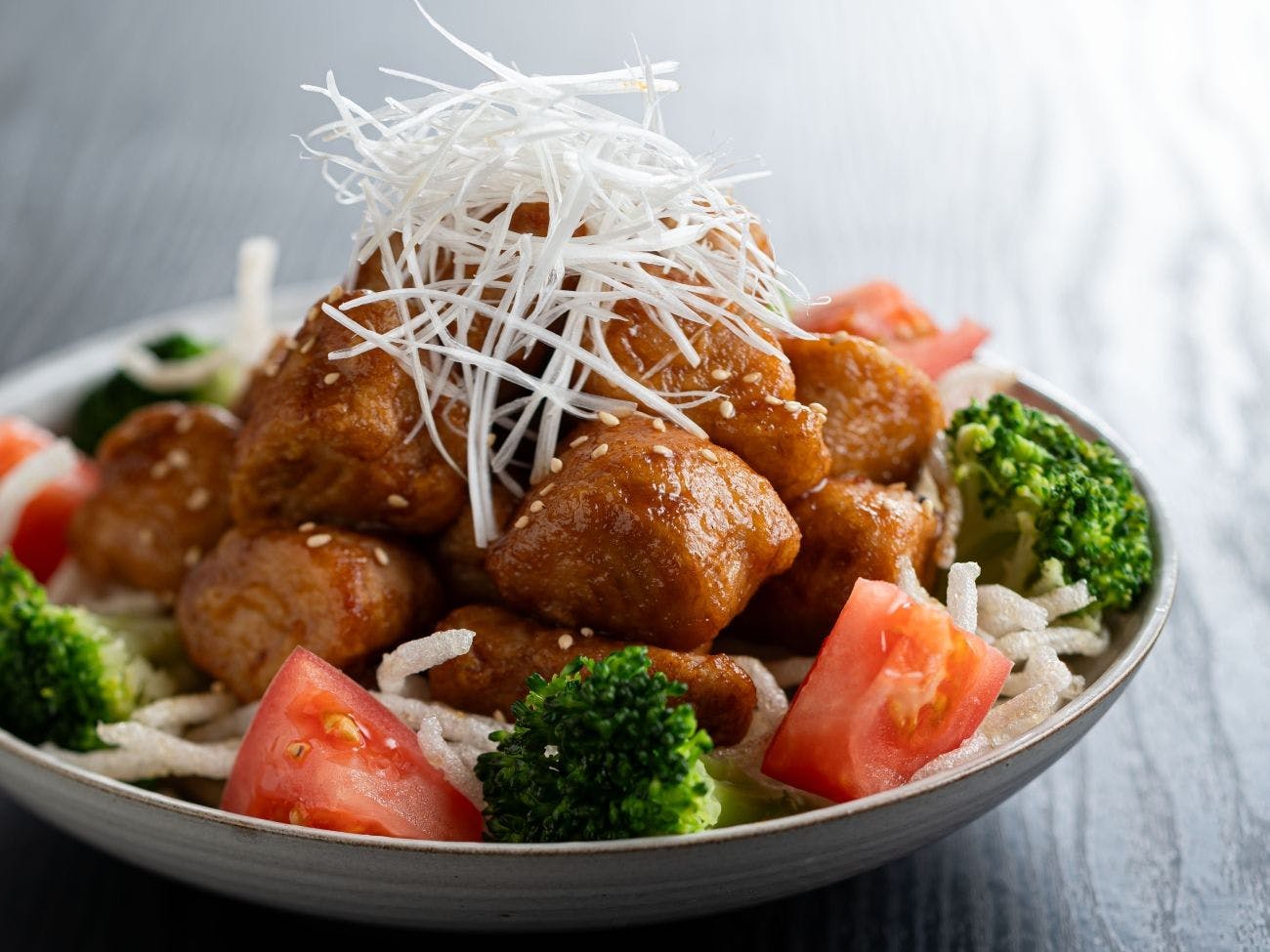 เนื้อหัวปลาทูน่ากับซอสยูหลิน