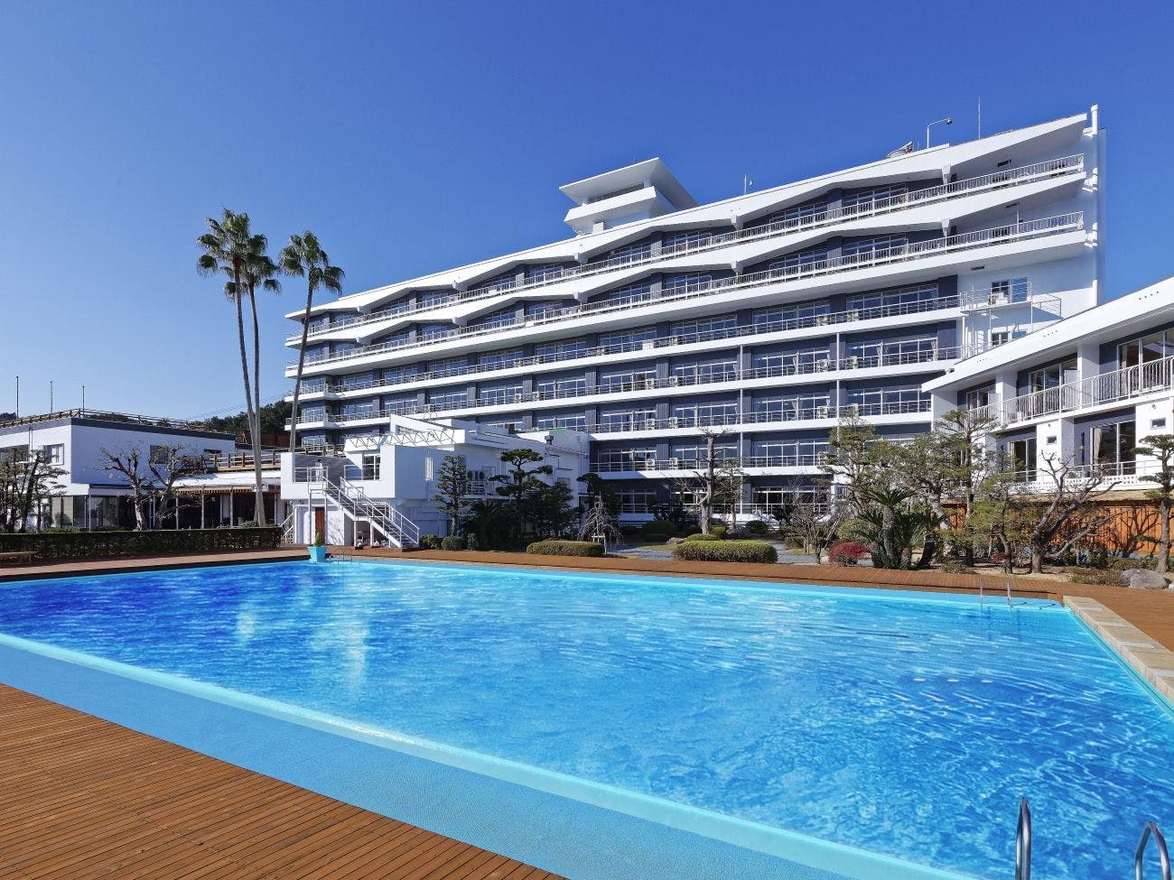 สระว่ายน้ำ *เฉพาะฤดูร้อน